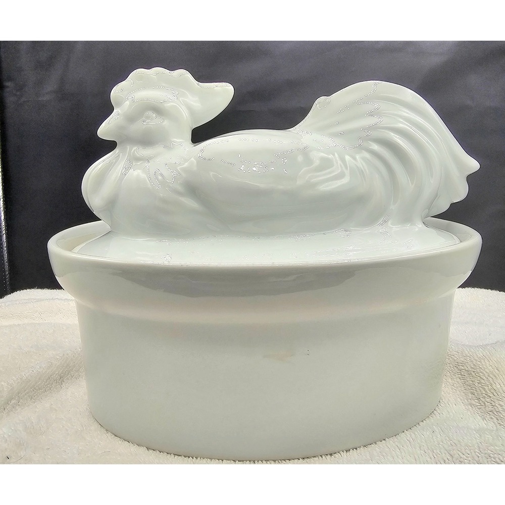 Vintage WCL Covered Chicken Roaster Or Casserole Dish-Amazing Details!
